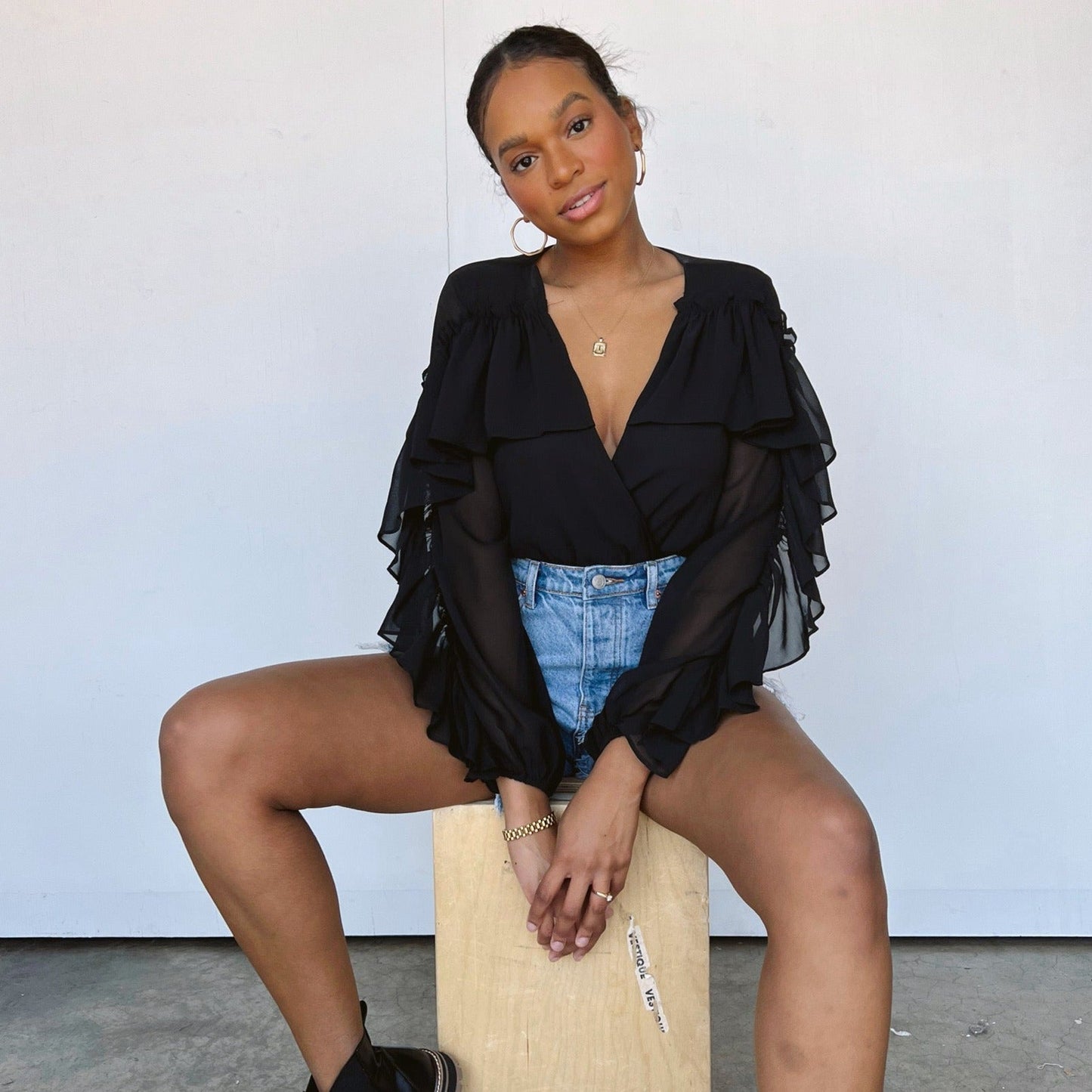 Body con balze "To Be Here"