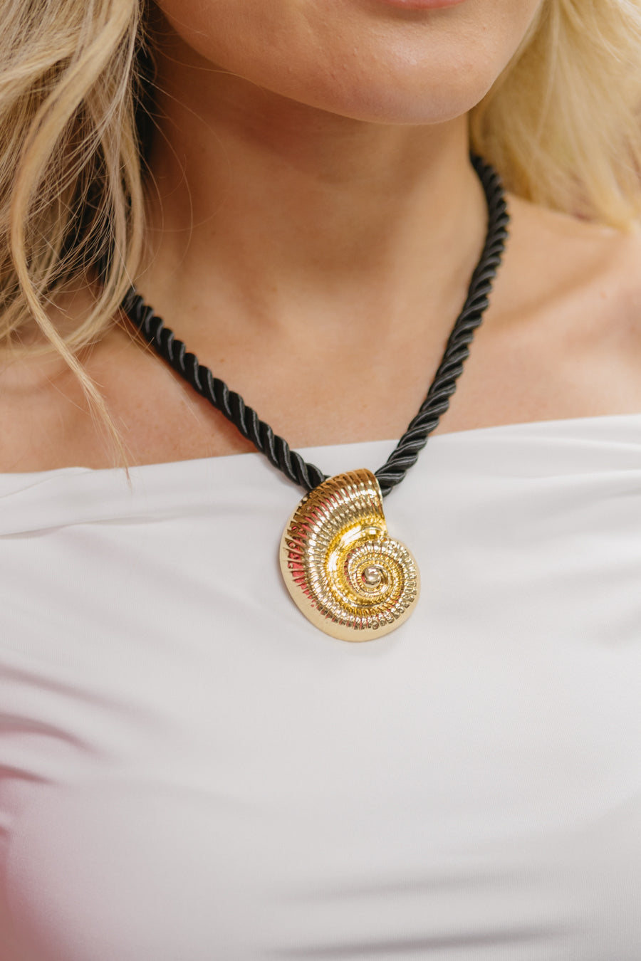 Collana "Lavato a riva"