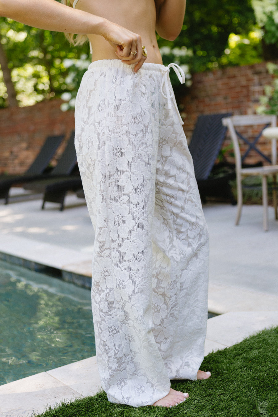 Pantaloni estivi all'estero