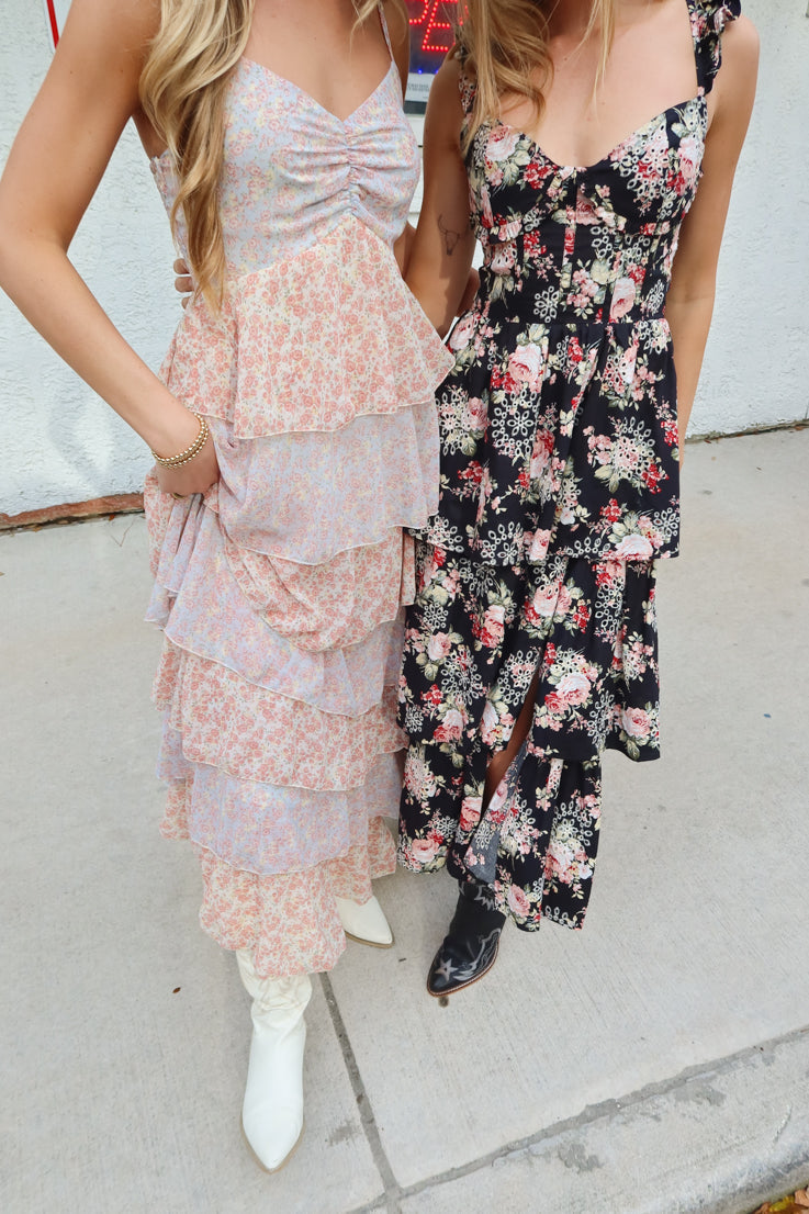 Abito lungo con fiori primaverili