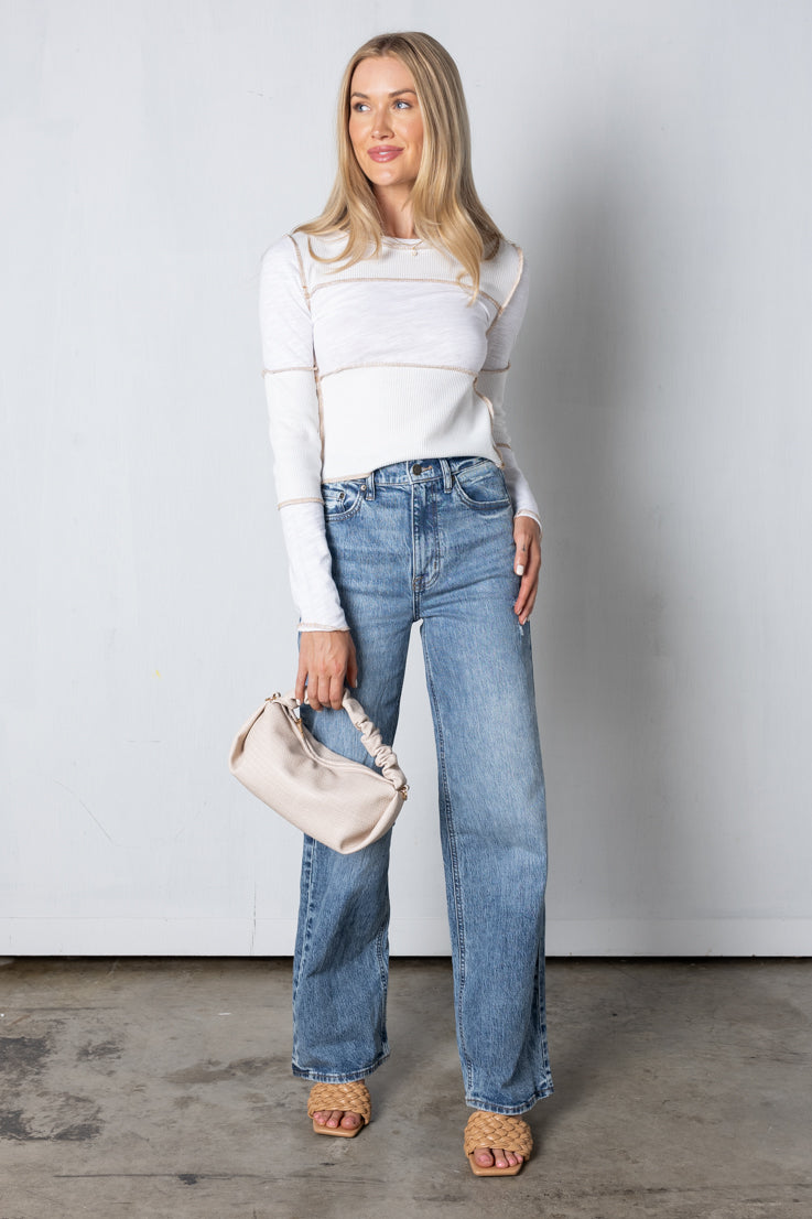 Cuciture in alto a destra