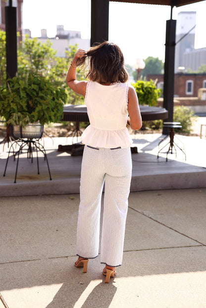 Pantaloni forti e chiari