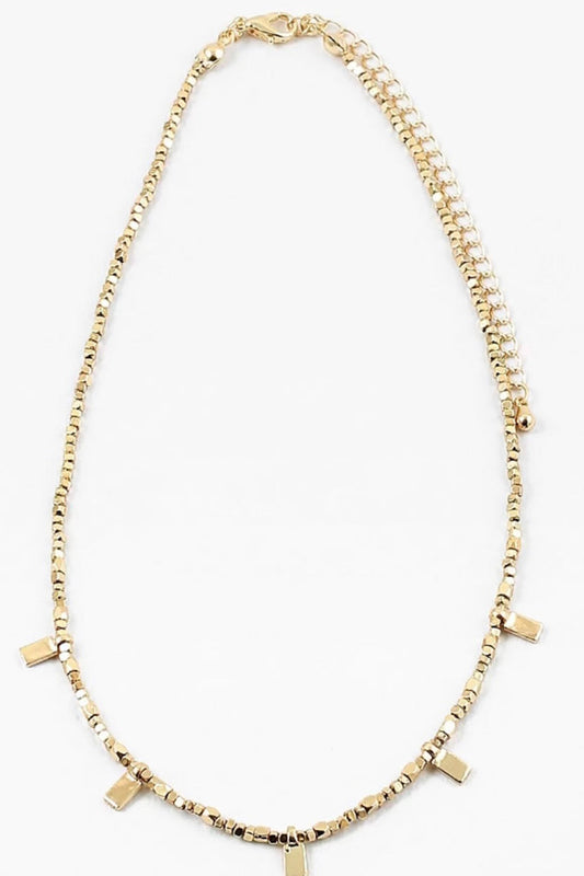 Collana rettangolare con piccole perline di Erin McDermott