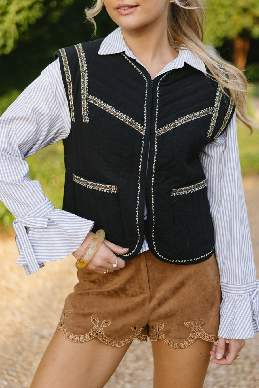 Gilet con i piedi per terra