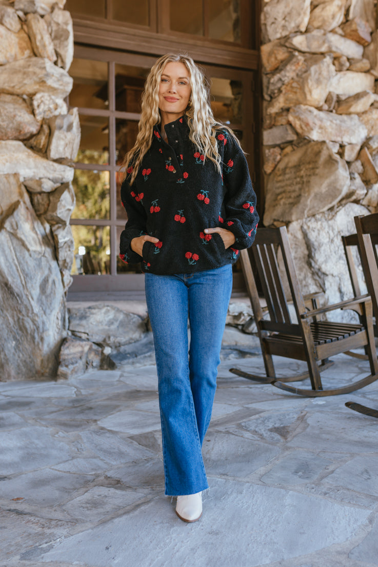 Maglione con ciliegie dolci