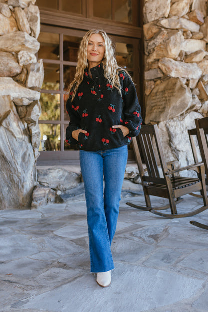 Maglione con ciliegie dolci