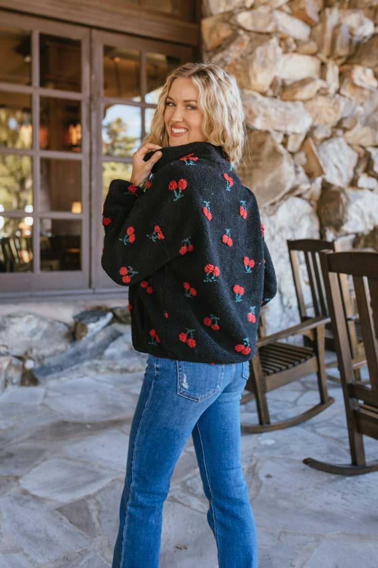 Maglione con ciliegie dolci