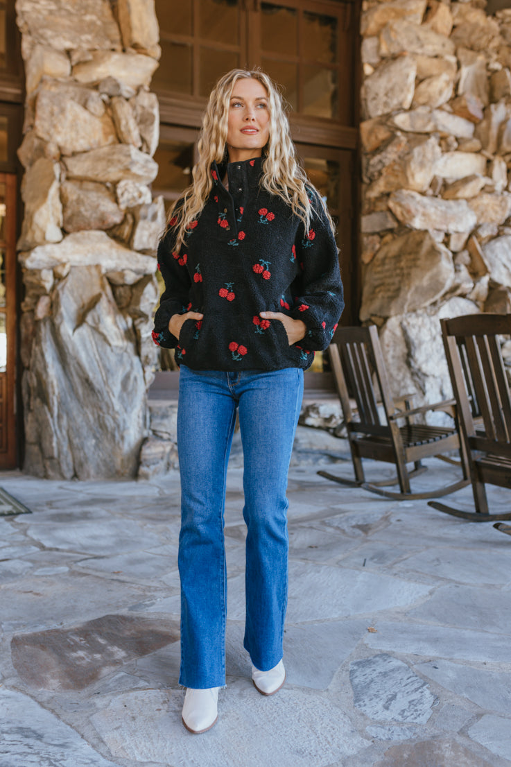 Maglione con ciliegie dolci