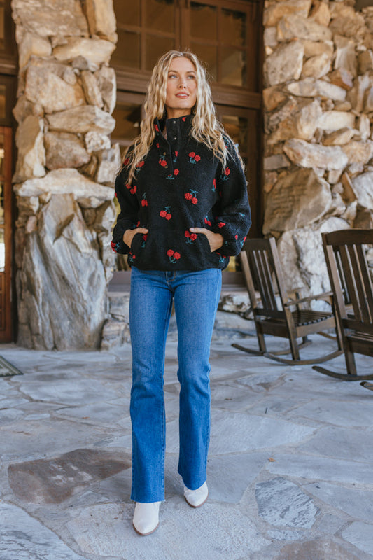 Maglione con ciliegie dolci