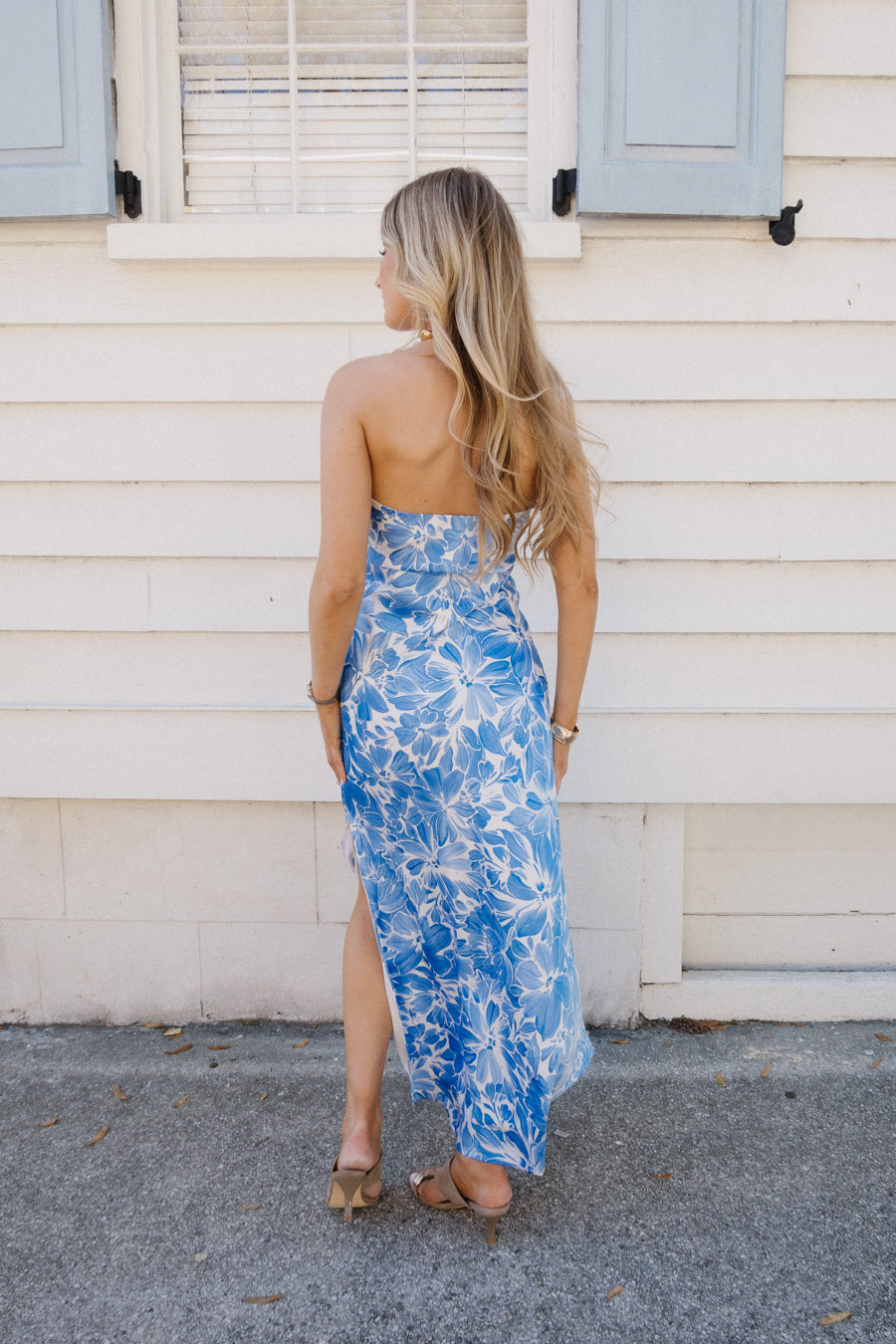 La vita continua a vestirsi