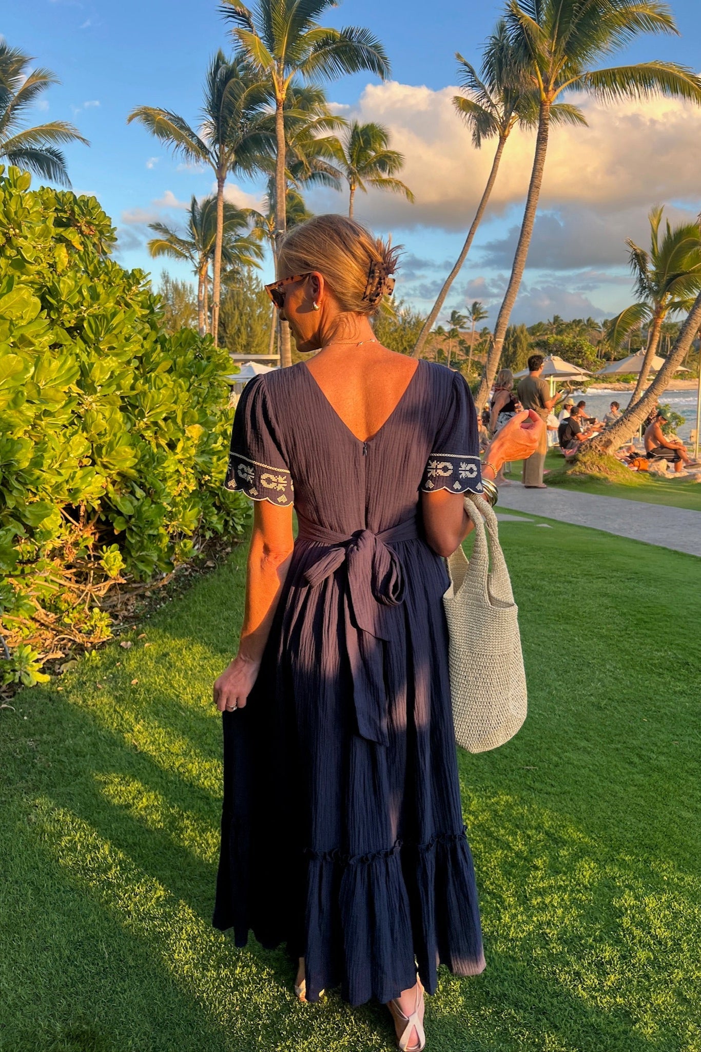 Abito da mattina blu brillante