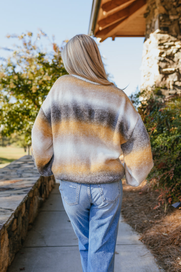 Attraverso il maglione spesso e sottile