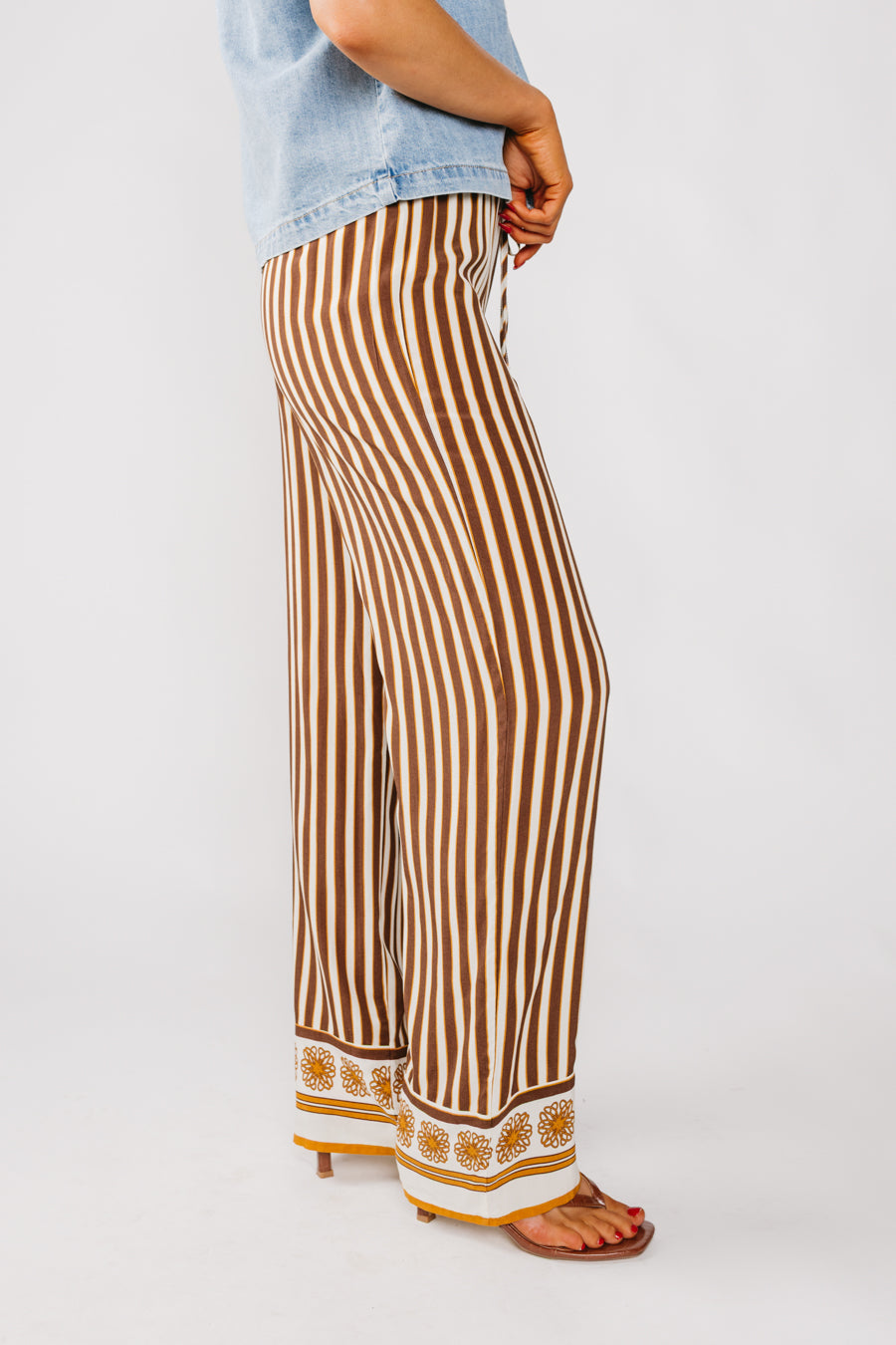 Pantaloni da appuntamento al bar