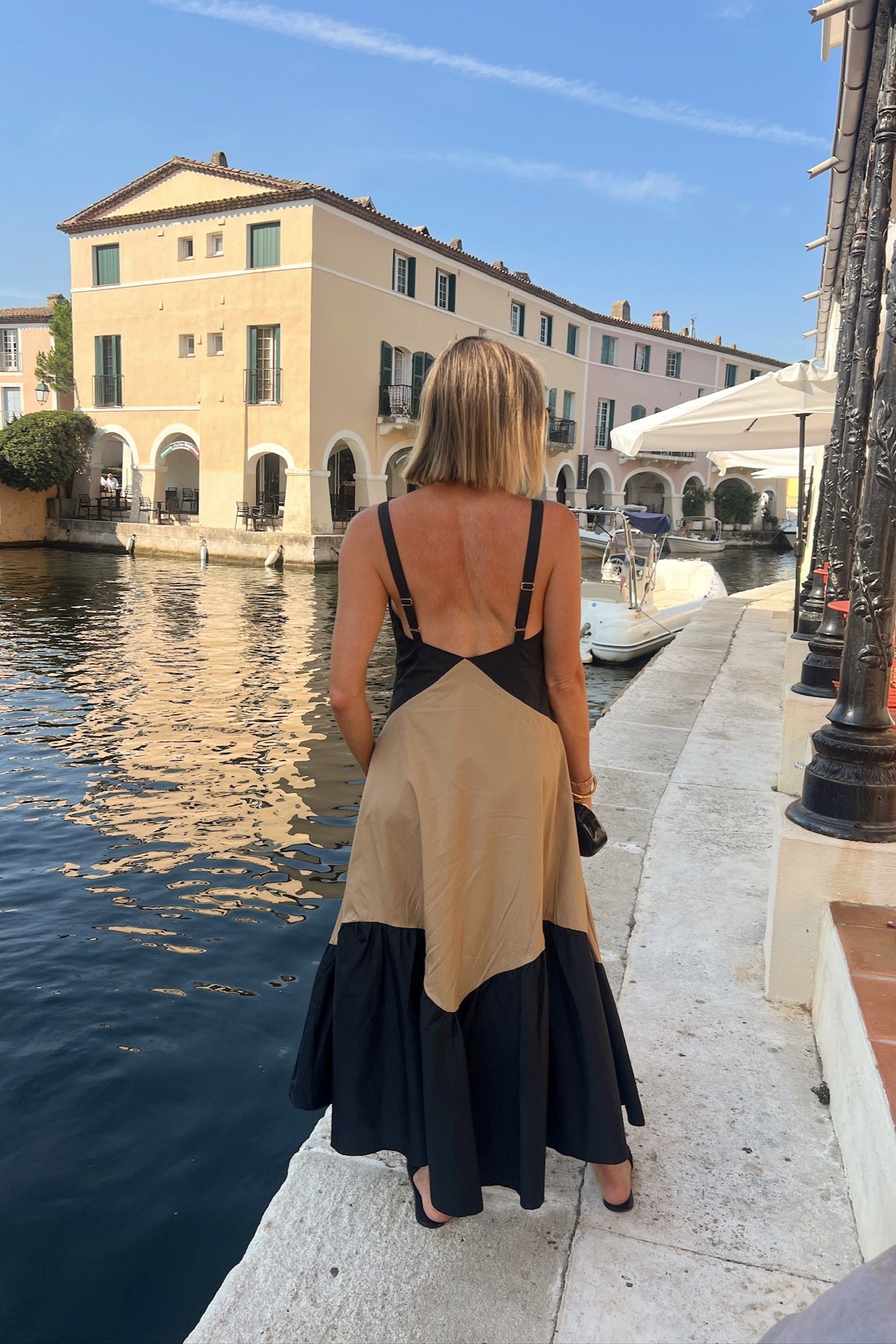 Abito dalle linee pulite