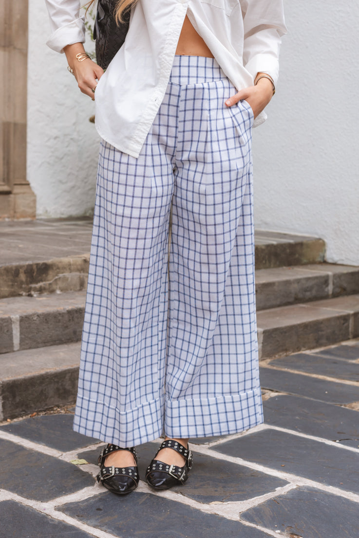 Pantaloni fuori dalla finestra