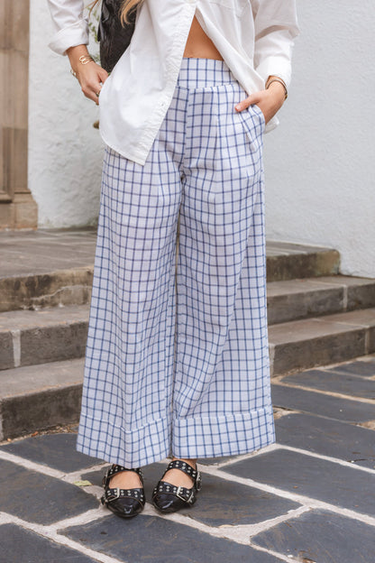 Pantaloni fuori dalla finestra