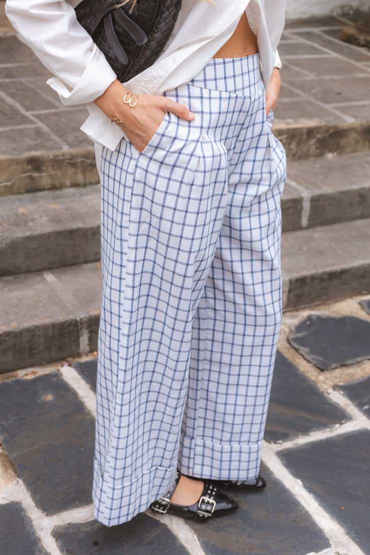 Pantaloni fuori dalla finestra