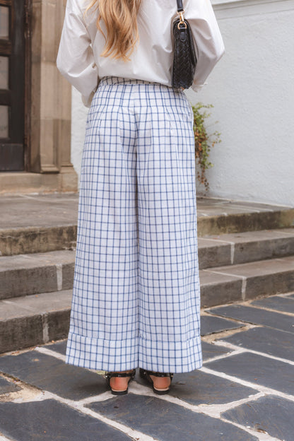 Pantaloni fuori dalla finestra