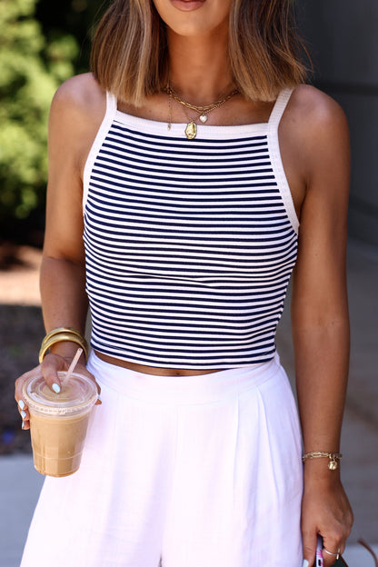 Canotta della ragazza della porta accanto