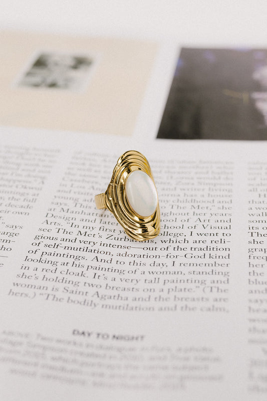 Anello con pietra di luna