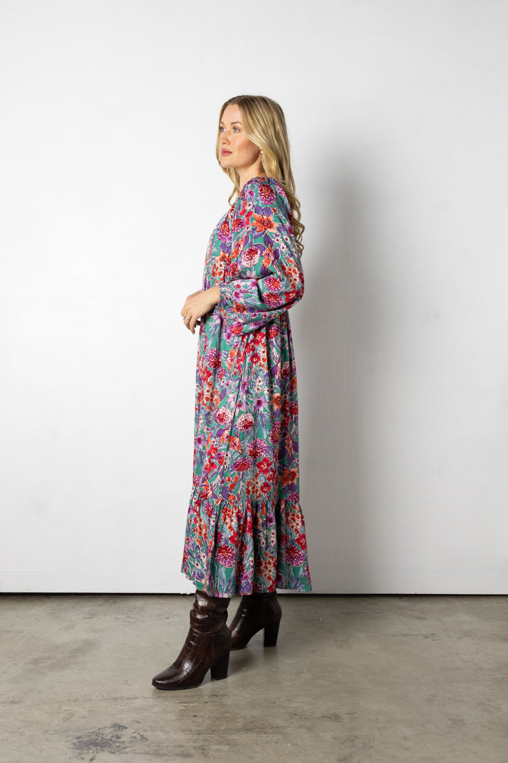 Abito lungo con fiori autunnali