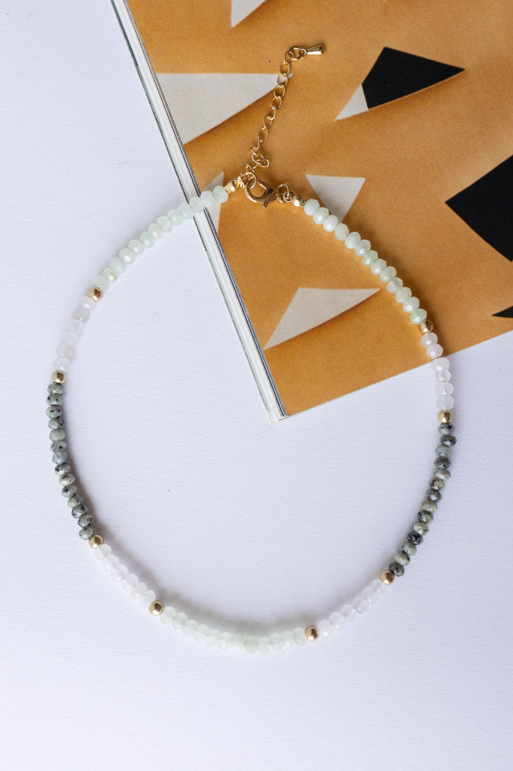 Collana con ciondolo a forma di pietre da lancio