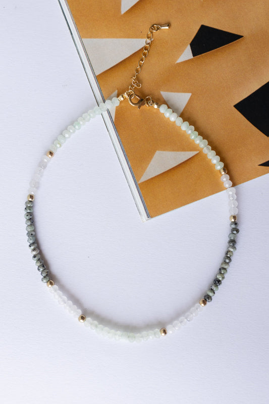 Collana con ciondolo a forma di pietre da lancio