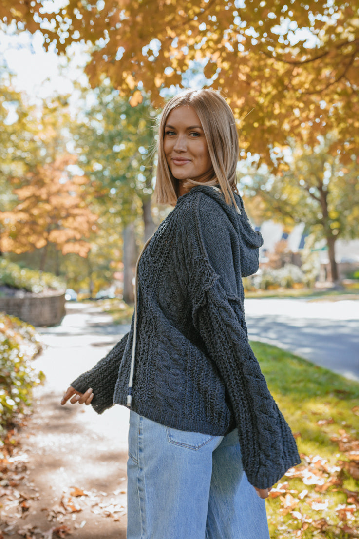 Maglione scuro e tempestoso