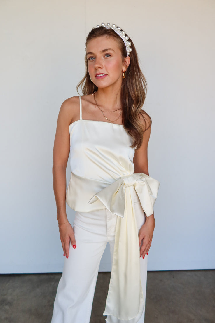 Le mani sono legate in alto