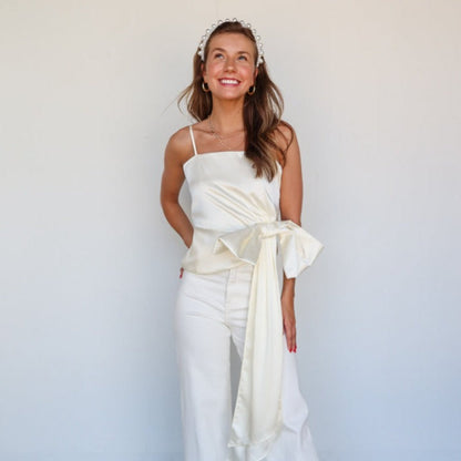 Le mani sono legate in alto