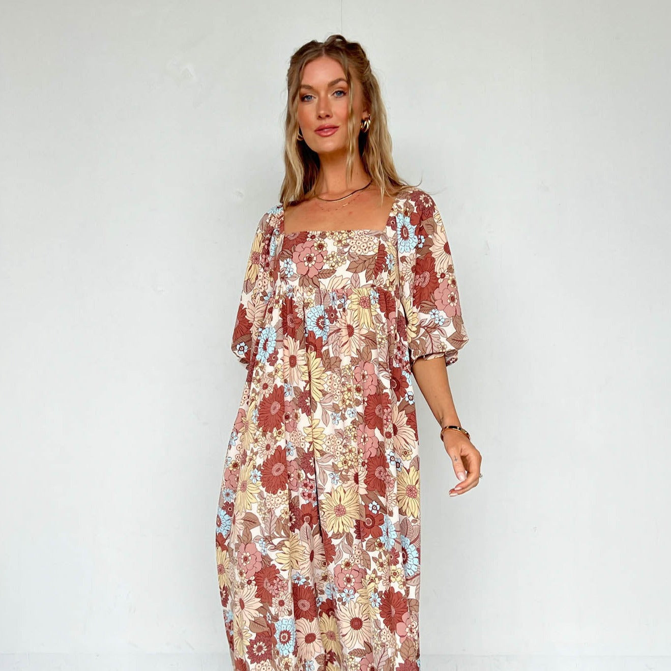 Abito lungo con margherite retrò