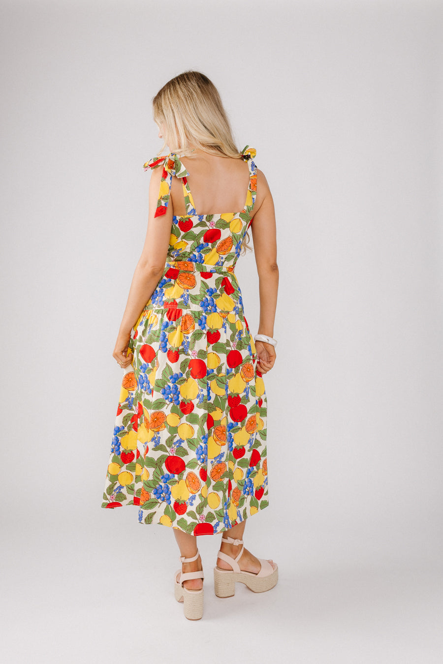 Abito con mix di frutta