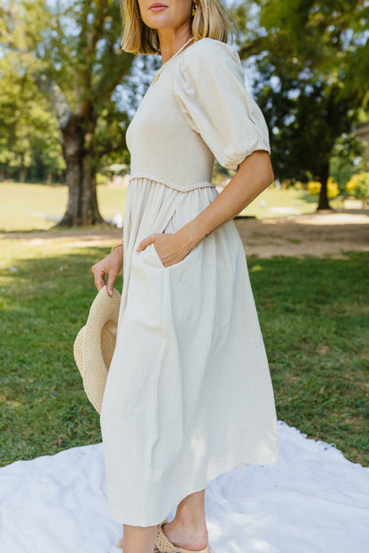 Abito midi pieno di sorprese