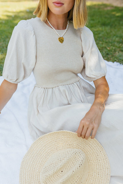 Abito midi pieno di sorprese