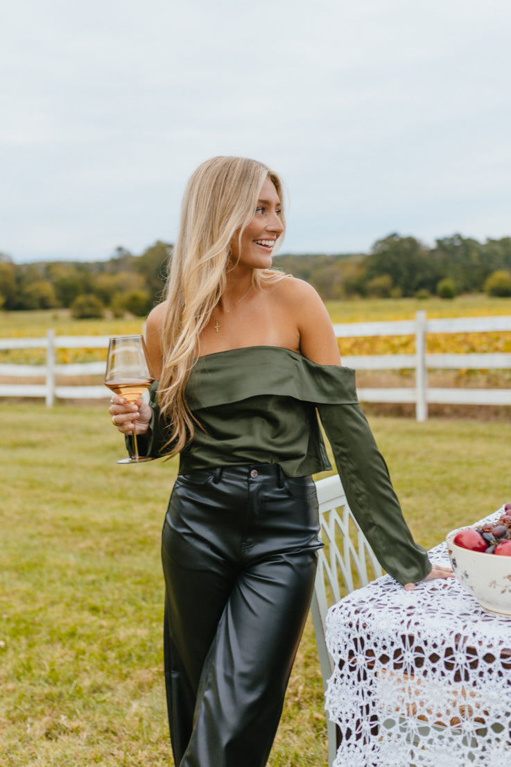 Foresta e cima del pino