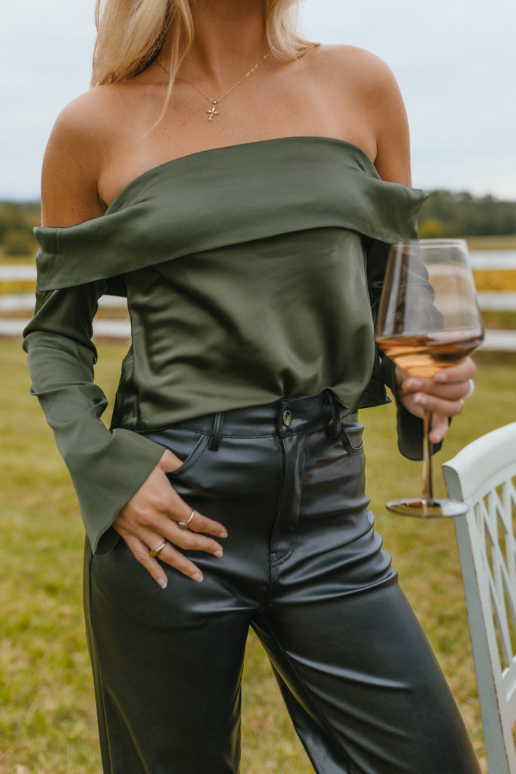 Foresta e cima del pino