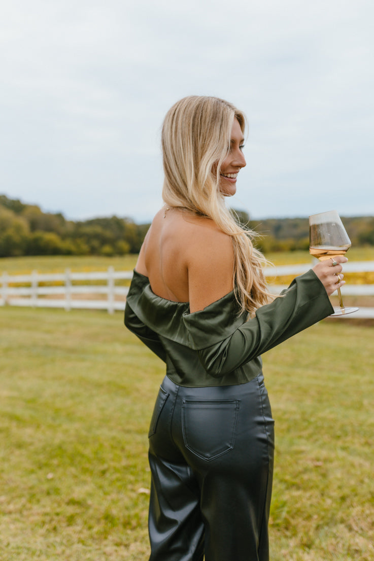 Foresta e cima del pino