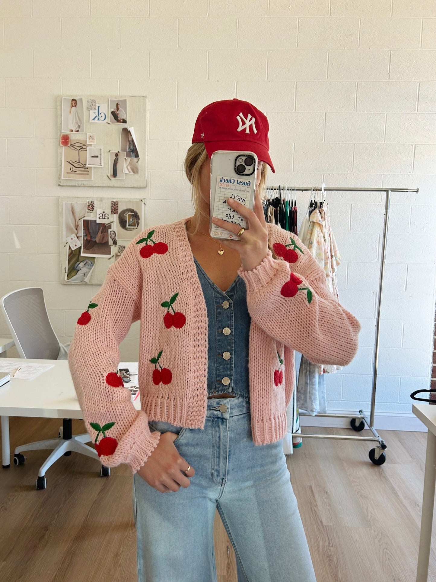 Cardigan di ciliegie selvatiche