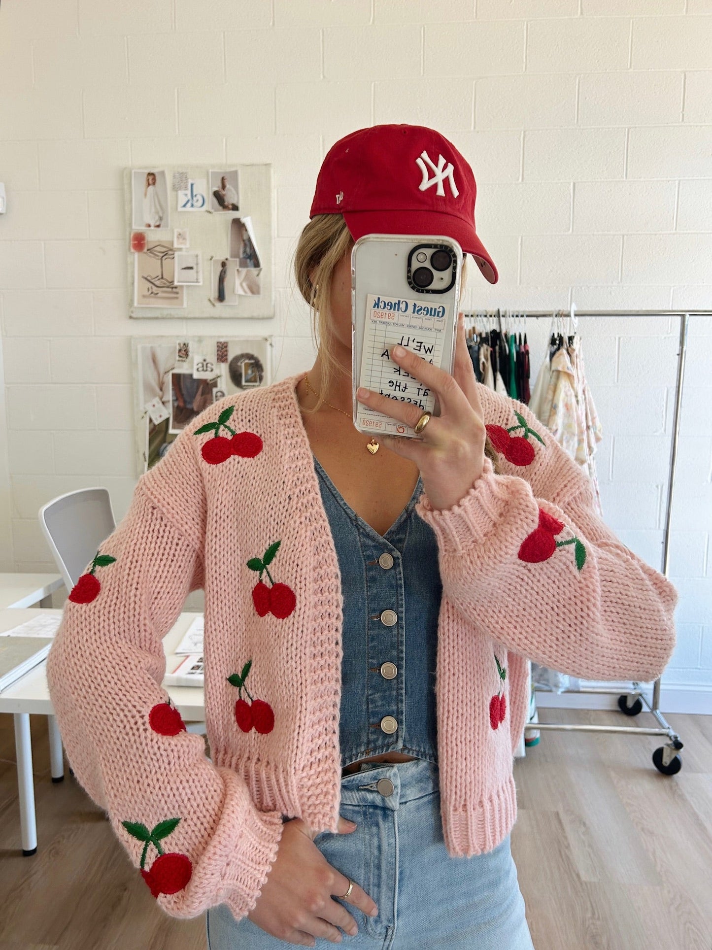 Cardigan di ciliegie selvatiche