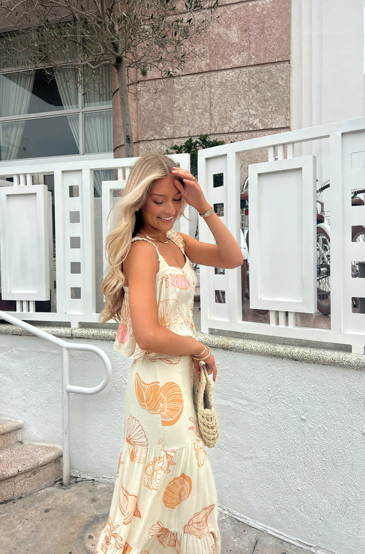 Gonna Colleziona Conchiglie