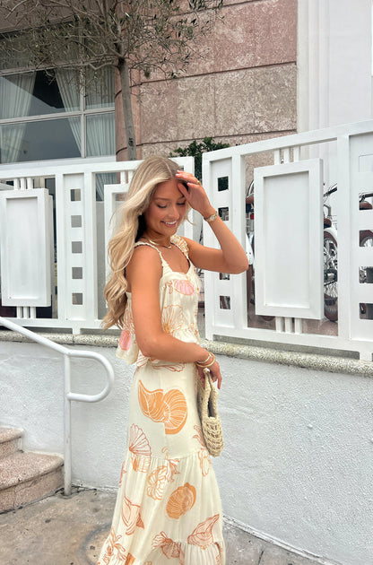 Gonna Colleziona Conchiglie