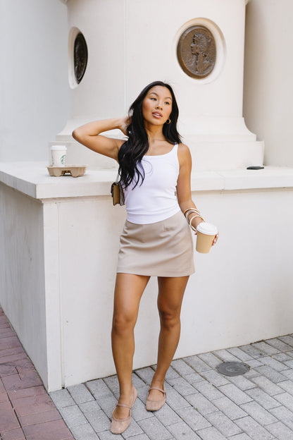 Gonna-skirt Echoes in Motion