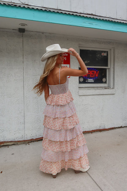 Abito lungo con fiori primaverili