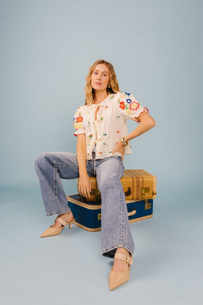 Lei è un top di fiori selvatici