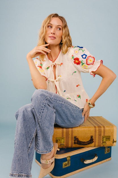 Lei è un top di fiori selvatici