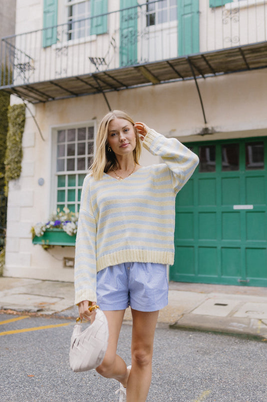 Guardando il maglione dell'alba